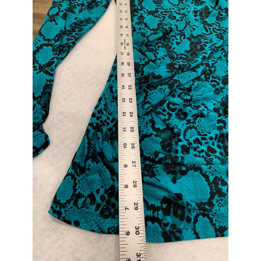 Lane Bryant Teal Snakeskin Cutout Ruched Front Long Sleeve Top Plus Size 14/16 - Picture 4 of 7